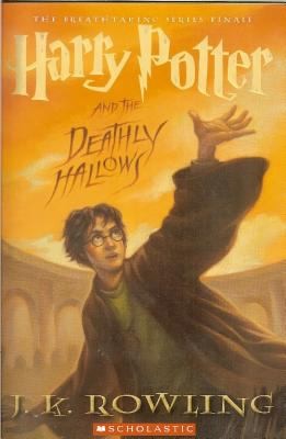 Joanne K. Rowling: Harry Potter and the Deathly Hallows (2009, Scholastic)